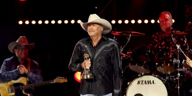 Alan Jackson was honored with the Willie Nelson Lifetime Achievement Award at the 56th Annual Country Music Association Awards.