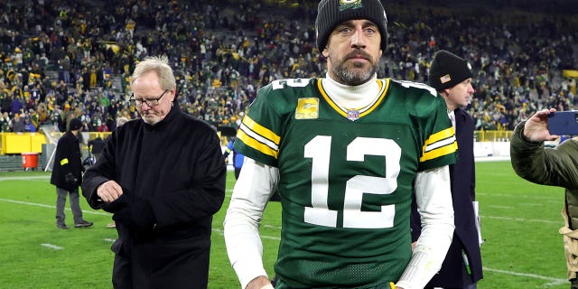Aaron Rodgers Makes Case to Move Away From Artificial Turf Fields: “Time to Go All Grass” 3 Aaron Rodgers, #12 of the Green Bay Packers, on the field after a win over the Dallas Cowboys at Lambeau Field on Nov. 13, 2022 in Green Bay, Wisconsin.