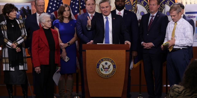 WASHINGTON, DC - NOVEMBER 17: Flanked by House Republicans, U.S. Rep. James Comer (R-KY) speaks during a news conference at the U.S. Capitol on November 17, 2022 in Washington, DC. House Republicans held a news conference to discuss "the Biden family's business dealings." (Photo by Alex Wong/Getty Images)