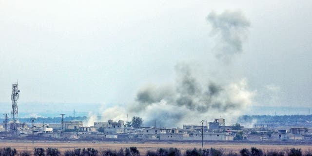 مواقع حزب الاتحاد الديمقراطي / حزب العمال الكردستاني التي تضررت من عملية بنس كيليج التركية في قرية مرانيز في تل رفعت في 24 تشرين الثاني / نوفمبر 2022 في أعزاز ، سوريا.