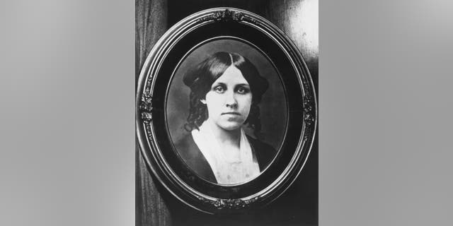 Circa 1860: American author Louisa May Alcott (1832-1888). 
