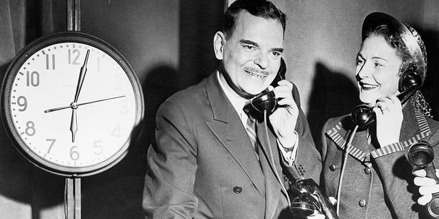 On this day in history, Nov. 2, 1948, Truman defeats Dewey, shocking pundits and mocking headline writers 4 Making an 11th-hour bid to win undecided voters to his side, Gov. Thomas E. Dewey, running for re-election as chief executive of the Empire State, began a long day of broadcasting and television appearances at station WOR-TV at 6 a.m. on Nov. 6, 1950. The schedule called for an 18-hour day for the governor, shown answering one telephone while Mrs. Dewey answered other phones.