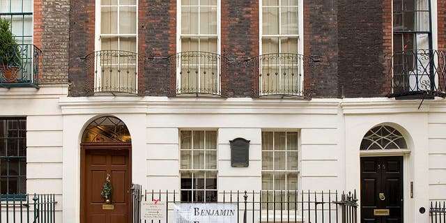 This Georgian terraced house at 36 Craven Street, near Trafalgar Square, was the "genteel lodgings" of American statesman Benjamin Franklin (1706-1790) from 1757 until 1775. It is the only one of Franklin's homes anywhere in the world still standing.  