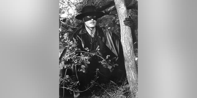 Bill Mumy idolized Guy Williams (1924-1989) as Zorro. Williams would go on to play Mumy's father in "Lost in Space".