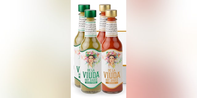 Keep things spicy with a hot sauce gift set from De La Viuda.