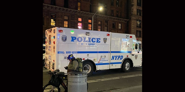 The NYPD Bomb Squad arrives at the Hyatt hotel in Midtown to investigate a suspicious powder found in a hotel room.