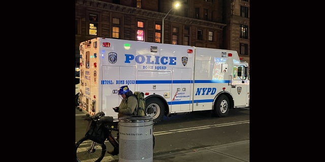 The NYPD Bomb Squad arrives at the Hyatt hotel in Midtown to investigate a suspicious powder found in a hotel room.