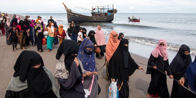 Over 100 Rohingya refugees land on Indonesian beach, 2nd time this week 1 Ethnic Rohingya people walk to a temporary shelter after they landed on their wooden boat in North Aceh, Indonesia, on Nov. 16, 2022.