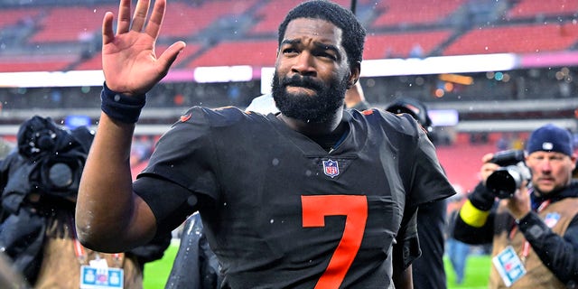 Cleveland Browns quarterback Jacoby Brissett walks off the field following the team's 23-17 overtime win over the Tampa Bay Buccaneers in an NFL football game in Cleveland, Sunday, Nov. 27, 2022.