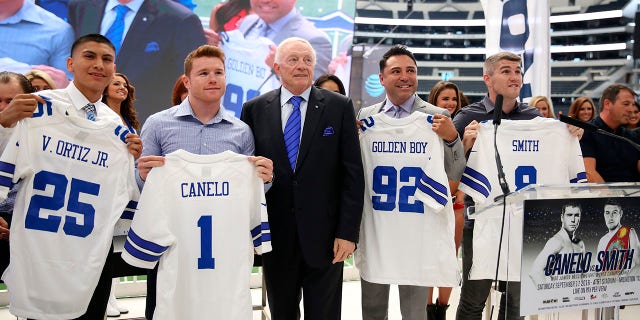 Cowboys' Jerry Jones faces possible NFL fine for referee Halloween costume 4 Victor Ortiz, Saul Canelo, Oscar de la Hoya and Liam Smith pose for pictures next to Jerry Jones, center, during a press conference to promote a fight between Canelo Alvarez and Liam Smith for the WBO Junior Middleweight World Championship at AT and T Stadium July 18, 2016, in Arlington, Texas.