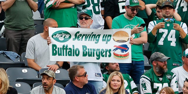 Jets brush off camera delay in upset win over Bills: 'Definitely like a conspiracy theory' 3 A New York Jets fan holds up a Serving up Buffalo Burgers sign during the fourth quarter of the National Football League game between the New York Jets and Buffalo Bills on Nov. 6, 2022 at MetLife Stadium in East Rutherford, New Jersey.