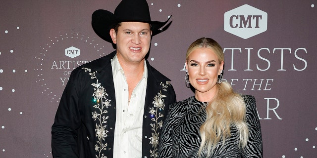 Jon Pardi and his wife are expecting their first child.