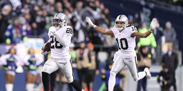 Josh Jacobs of the Las Vegas Raiders runs with the ball in overtime against the Seahawks at Lumen Field on Nov. 27, 2022, in Seattle.