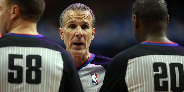 “Jab or Job”: NBA Refs Claim They Were Fired for Refusing COVID Vax 1 NBA referee Ken Mauer at American Airlines Center on Oct. 18, 2017, in Dallas, Texas.