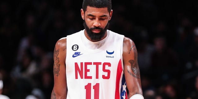 El guardia de los Brooklyn Nets, Kyrie Irving, en el Barclays Center el 29 de octubre de 2022 en Brooklyn, NY