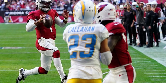 Arizona Cardinals quarterback Kyler Murray (1) fights for a touchdown against the Los Angeles Chargers on November 27, 2022, in Glendale, Arizona.