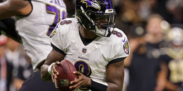 November 7, 2022;  New Orleans, Louisiana, United States;  Baltimore Ravens quarterback Lamar Jackson (8) battles the New Orleans Saints during the first half at Caesars Superdome.