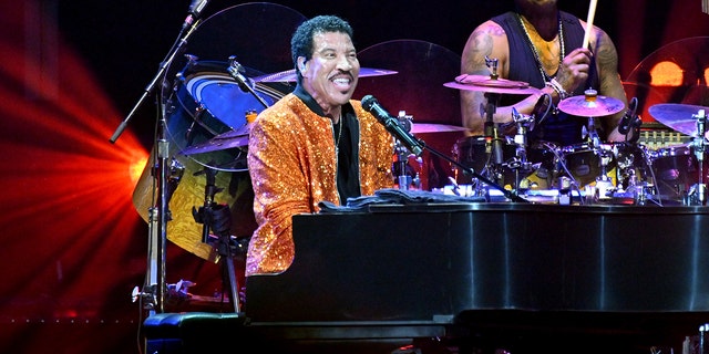 Lionel Richie is being awarded the coveted Icon Award.