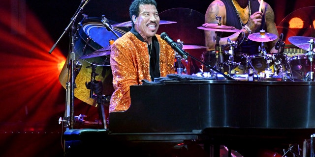 Lionel Richie is being awarded the coveted Icon Award.