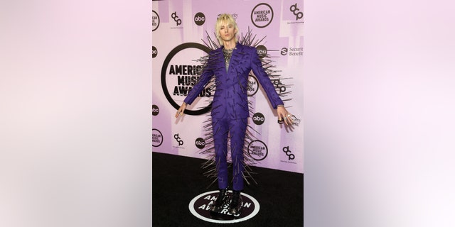 Machine Gun Kelly rocks a spiked purple suit at the American Music Awards.