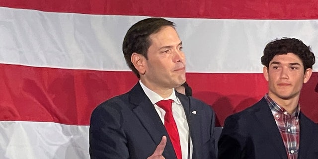 Le sénateur Marco Rubio prononce un discours de victoire à Miami après avoir été projeté comme le vainqueur de la course au Sénat contre le challenger démocrate, le représentant Val Demings, le 8 novembre 2022. (Ronn Blitzer/Fox News)