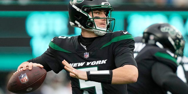 New York Jets quarterback Mike White, #5, passes against the Chicago Bears during the first quarter of an NFL football game, Sunday, Nov. 27, 2022, in East Rutherford, New Jersey.