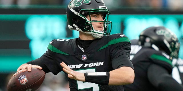 New York Jets quarterback Mike White, #5, passes against the Chicago Bears during the first quarter of an NFL football game, Sunday, Nov. 27, 2022, in East Rutherford, New Jersey.