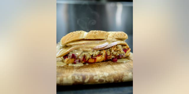 O Mike's Famous Pilgrim, do chef Jay Hajj, é o sanduíche exclusivo do Mike's City Diner, um marco de Boston famoso por seus pratos de peru.  A Food Network nomeou o Mike's Famous Pilgrim um dos melhores pratos de peru da América.