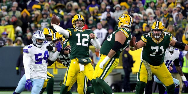 Aaron Rodgers (12) of the Green Bay Packers throws a touchdown pass during the fourth quarter against the Dallas Cowboys at Lambeau Field Nov. 13, 2022, in Green Bay, Wis.