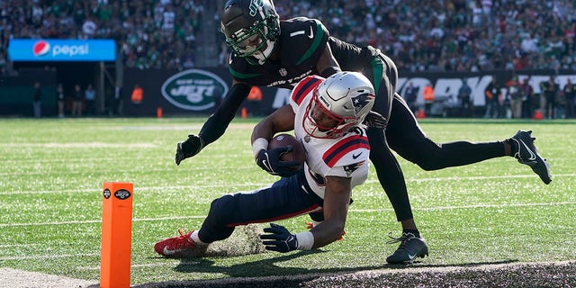 New England Patriots wide receiver Jakobi Meyers crosses the goal line to score against New York Jets, Sunday, Oct. 30, 2022.