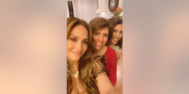 The "Love Don’t Cost a Thing" songstress shared selfies with her sisters, Leslie and Lynda, from the holiday weekend.