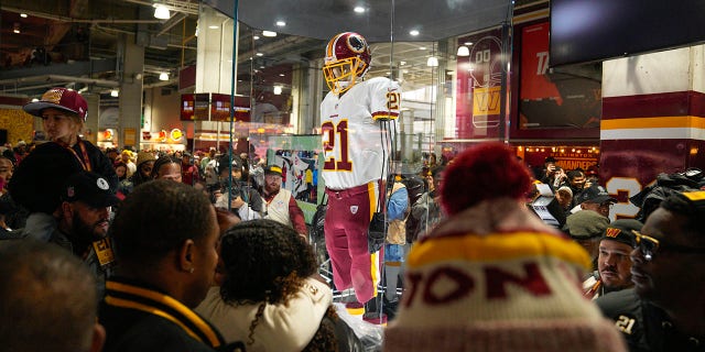 On the 15th anniversary of Sean Taylor's death, every Commander player will wear a number 21 decal on his helmet.