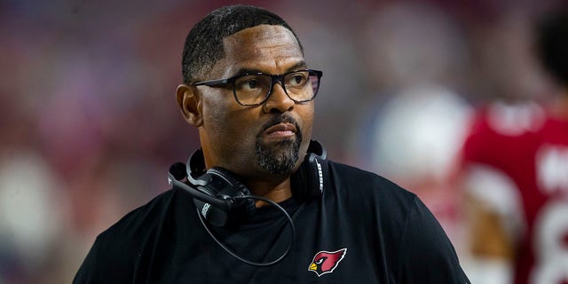 Cardinals wide receivers coach Shawn Jefferson during the Los Angeles Rams game at State Farm Stadium, Dec. 13, 2021, in Glendale, Arizona.