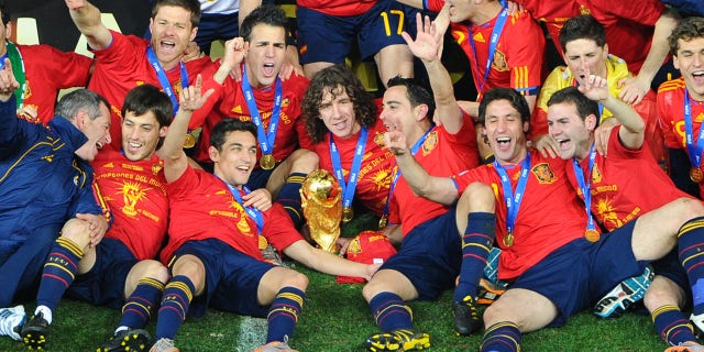 Spain players pose with the trophy following the 2010 FIFA football World Cup between the Netherlands and Spain on July 11, 2010, at Soccer City stadium in Soweto, Johannesburg.