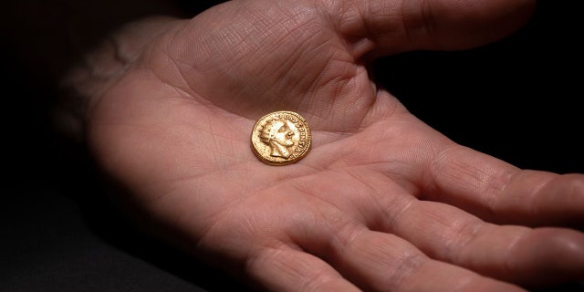 The Sponsian coin is about the size of a quarter, though thicker and heavier.