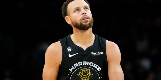 Golden State Warriors guard Stephen Curry, #30, looks at the scoreboard during the second half of an NBA basketball game against the Phoenix Suns, Wednesday, Nov. 16, 2022, in Phoenix.