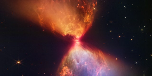 The protostar within the dark cloud L1527, shown in this image from NASA’s James Webb Space Telescope Near-Infrared Camera (NIRCam), is embedded within a cloud of material feeding its growth.