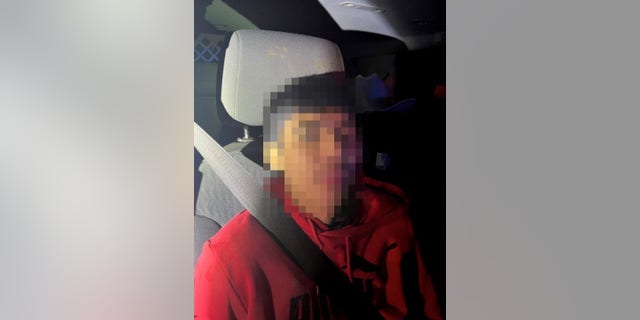 Um motorista de 16 anos foi preso por soldados do DPS do Texas e acusado de contrabando humano depois que um grupo de imigrantes ilegais saltou de seu Chevy SUV.