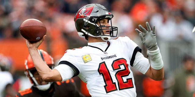 Tampa Bay Buccaneers quarterback Tom Brady throws a pass against the Browns in Cleveland, Sunday, Nov. 27, 2022.