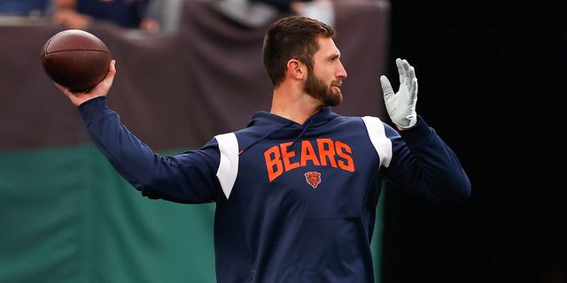  Chicago Bears quarterback Trevor Siemian warms up prior to the New York Jets game on Nov. 27, 2022, at MetLife Stadium in East Rutherford, New Jersey.