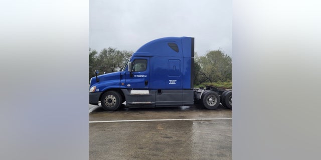 A Texas DPS trooper pulled over a blue truck tractor and discovered 18 Mexican nationals inside.