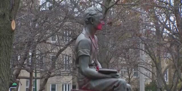 Abraham Lincoln statue defaced in Chicago's Edgewater neighborhood
