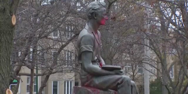 Abraham Lincoln statue defaced in Chicago's Edgewater neighborhood