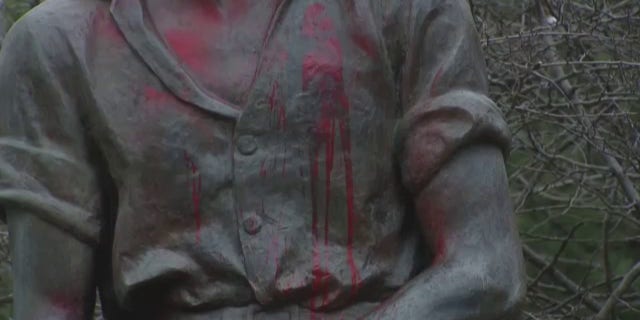 Abraham Lincoln statue defaced in Chicago's Edgewater neighborhood