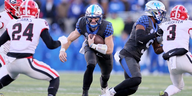 Will Levis of the Kentucky Wildcats carries the ball against the Georgia Bulldogs at Kroger Field on November 19, 2022, in Lexington, Ky.