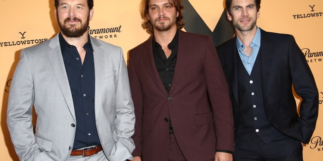 Los actores Cole Hauser, Luke Grimes y Wes Bentley asisten a la fiesta de estreno de Paramount Network "piedra amarilla" la segunda temporada.