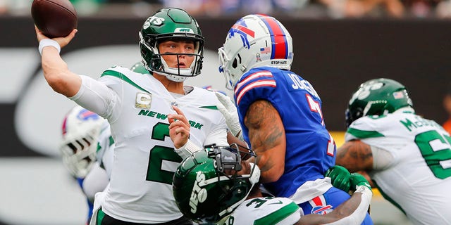 New York Jets quarterback Zach Wilson (2) throws a pass during the first half of an NFL football game against the Buffalo Bills, Sunday, Nov. 6, 2022, in East Rutherford, New Sweater. 