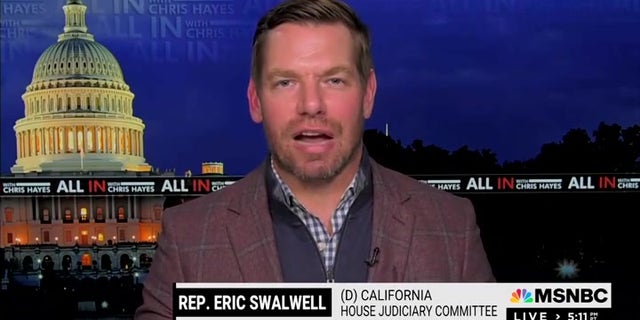 Perwakilan Eric Swalwell, D-Calif., Menyalahkan "balas dendam politik" untuk retorika yang katanya menghasilkan ancaman pembunuhan.