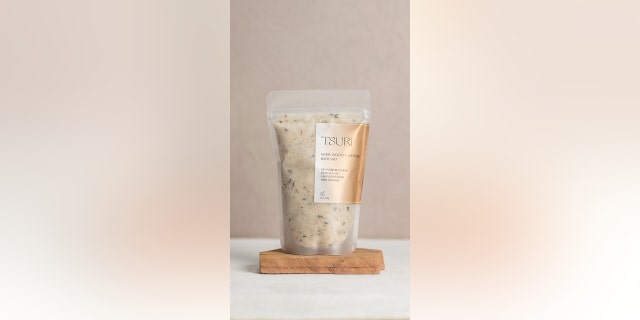 Help her relax with these white wood and lavender bath salts.