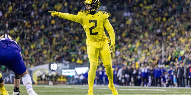 Ducks linebacker DJ Johnson during a Washington Huskies game at Autzen Stadium on November 12, 2022 in Eugene, Oregon.